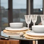 Cozy Centre - Ideal For Long & Contractors - Balcony - Sleeps 4 - Free Wifi