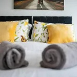 Cozy Centre - Ideal For Long & Contractors - Balcony - Sleeps 4 - Free Wifi Leeds (West Yorkshire)