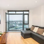 Cozy Centre - Ideal For Long & Contractors - Balcony - Sleeps 4 - Free Wifi Appartement