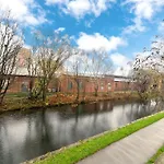 Cozy Centre - Ideal For Long & Contractors - Balcony - Sleeps 4 - Free Wifi Appartement *