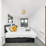 Cozy Centre - Ideal For Long & Contractors - Balcony - Sleeps 4 - Free Wifi * Leeds (West Yorkshire)