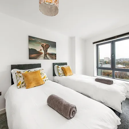 Apartment Cozy Centre - Ideal For Long & Contractors - Balcony - Sleeps 4 - Free Wifi