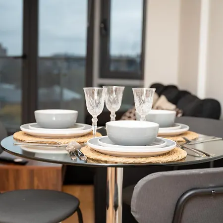Apartament Cozy Centre - Ideal For Long Stays&contractors - Balcony - Sleeps 3 - Free Wifi *
