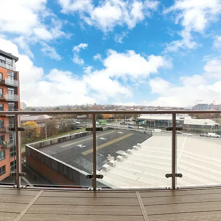 Apartment Cozy Centre - Ideal For Long & Contractors - Balcony - Sleeps 4 - Free Wifi *