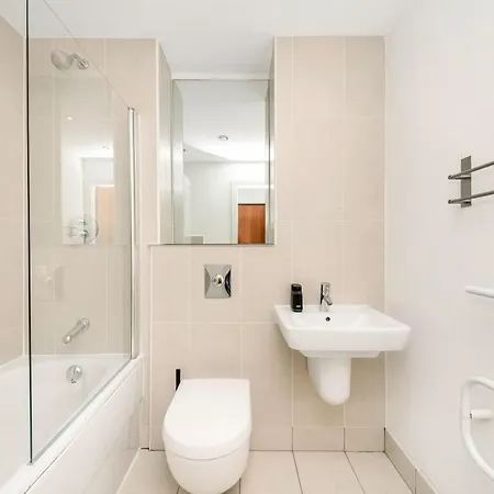 Cozy Centre - Ideal For Long & Contractors - Balcony - Sleeps 4 - Free Wifi Leeds (West Yorkshire)