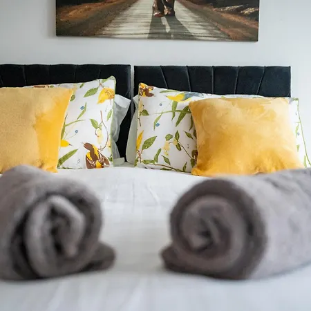 Cozy Centre - Ideal For Long Stays&contractors - Balcony - Sleeps 3 - Free Wifi Leeds (West Yorkshire)
