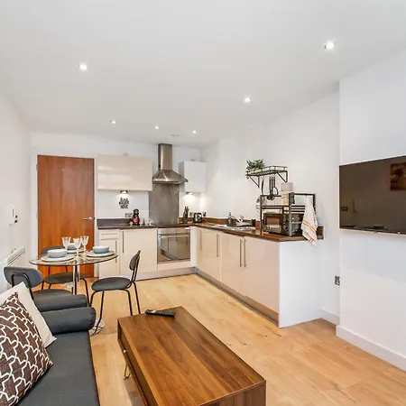 Cozy Centre - Ideal For Long Stays&contractors - Balcony - Sleeps 3 - Free Wifi Leeds (West Yorkshire)