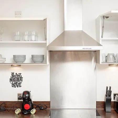 Apartment Cozy Centre - Ideal For Long & Contractors - Balcony - Sleeps 4 - Free Wifi *