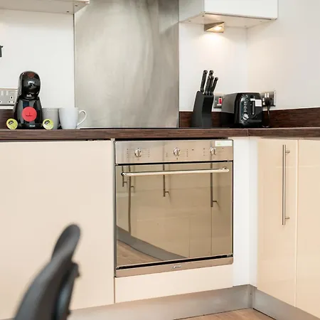 Cozy Centre - Ideal For Long Stays&contractors - Balcony - Sleeps 3 - Free Wifi