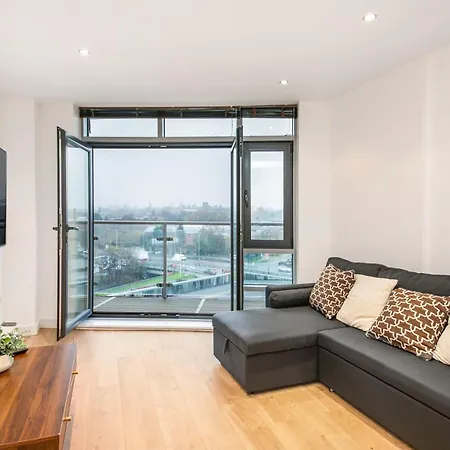 Cozy Centre - Ideal For Long & Contractors - Balcony - Sleeps 4 - Free Wifi Leeds (West Yorkshire)