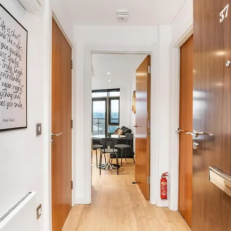 Cozy Centre - Ideal For Long Stays&contractors - Balcony - Sleeps 3 - Free Wifi * Leeds (West Yorkshire)