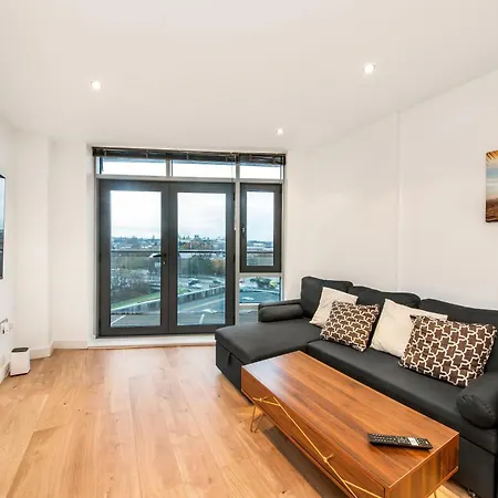 Apartment Cozy Centre - Ideal For Long & Contractors - Balcony - Sleeps 4 - Free Wifi
