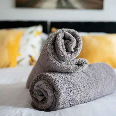 Cozy Centre - Ideal For Long Stays&contractors - Balcony - Sleeps 3 - Free Wifi * Leeds (West Yorkshire)