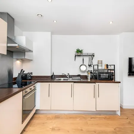 Apartment Cozy Centre - Ideal For Long & Contractors - Balcony - Sleeps 4 - Free Wifi Leeds (West Yorkshire)