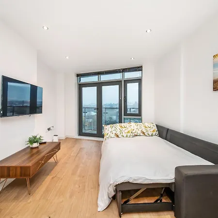 Cozy Centre - Ideal For Long & Contractors - Balcony - Sleeps 4 - Free Wifi * Leeds (West Yorkshire)