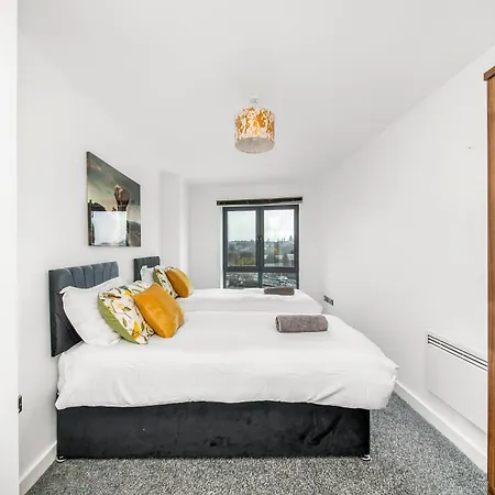 Cozy Centre - Ideal For Long & Contractors - Balcony - Sleeps 4 - Free Wifi * Leeds (West Yorkshire)