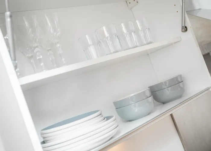 Cozy Centre - Ideal For Long & Contractors - Balcony - Sleeps 3 - Free Wifi *