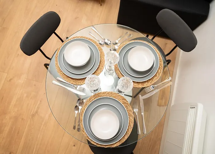 Cozy Centre - Ideal For Long & Contractors - Balcony - Sleeps 3 - Free Wifi * Leeds (West Yorkshire)