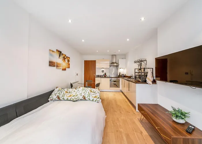 Cozy Centre - Ideal For Long & Contractors - Balcony - Sleeps 3 - Free Wifi