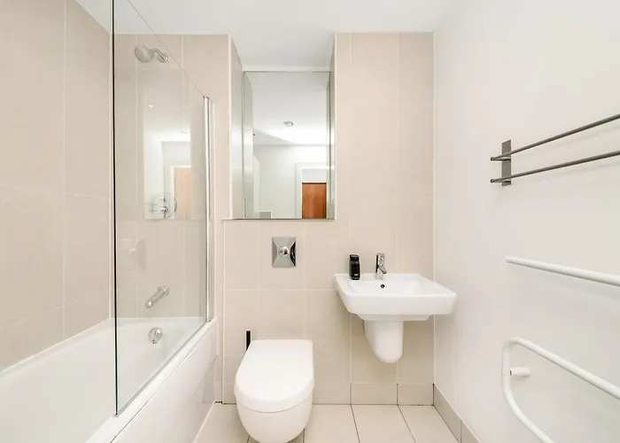 Cozy Centre - Ideal For Long & Contractors - Balcony - Sleeps 3 - Free Wifi Leeds (West Yorkshire)