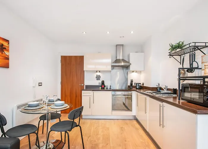 Cozy Centre - Ideal For Long & Contractors - Balcony - Sleeps 3 - Free Wifi Apartamento *