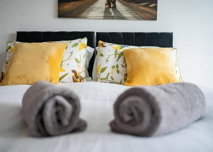 Cozy Centre - Ideal For Long & Contractors - Balcony - Sleeps 3 - Free Wifi Leeds (West Yorkshire)