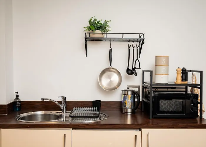 Cozy Centre - Ideal For Long & Contractors - Balcony - Sleeps 3 - Free Wifi