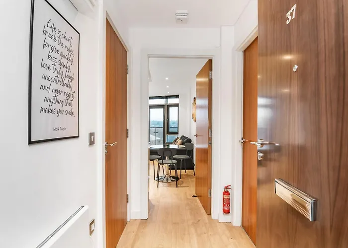 Cozy Centre - Ideal For Long & Contractors - Balcony - Sleeps 3 - Free Wifi * Leeds (West Yorkshire)