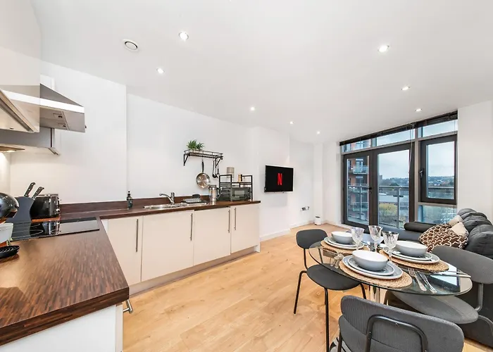 Cozy Centre - Ideal For Long & Contractors - Balcony - Sleeps 3 - Free Wifi