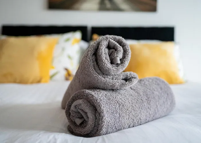 Cozy Centre - Ideal For Long & Contractors - Balcony - Sleeps 3 - Free Wifi * Leeds (West Yorkshire)