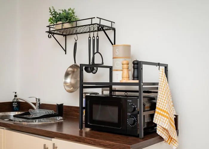 Cozy Centre - Ideal For Long & Contractors - Balcony - Sleeps 3 - Free Wifi *