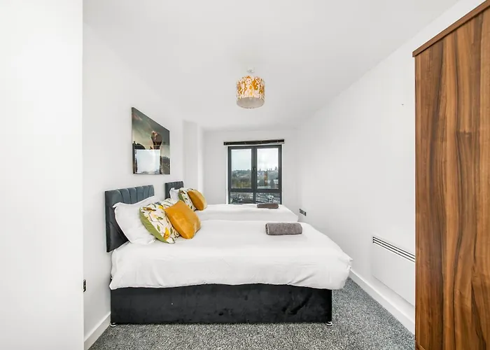 Cozy Centre - Ideal For Long & Contractors - Balcony - Sleeps 3 - Free Wifi * Leeds (West Yorkshire)